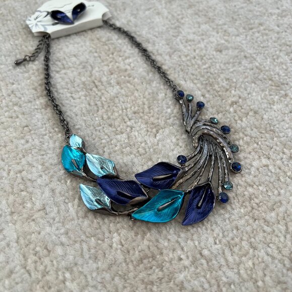 3 for $6 NWT Flower Chunky Statement Necklace Earrings Jewelry Bundle - Picture 2 of 6